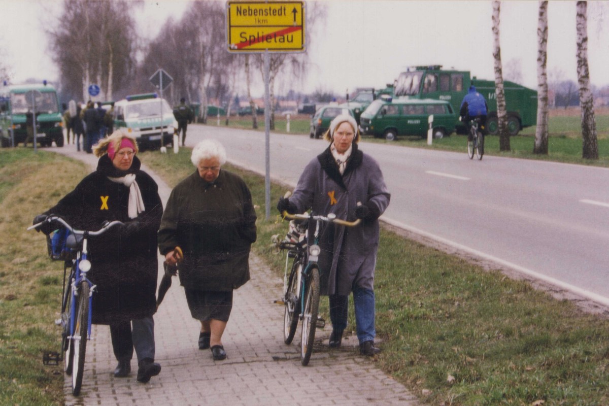 November 2002 - während des Castortransports. Foto: Lowin