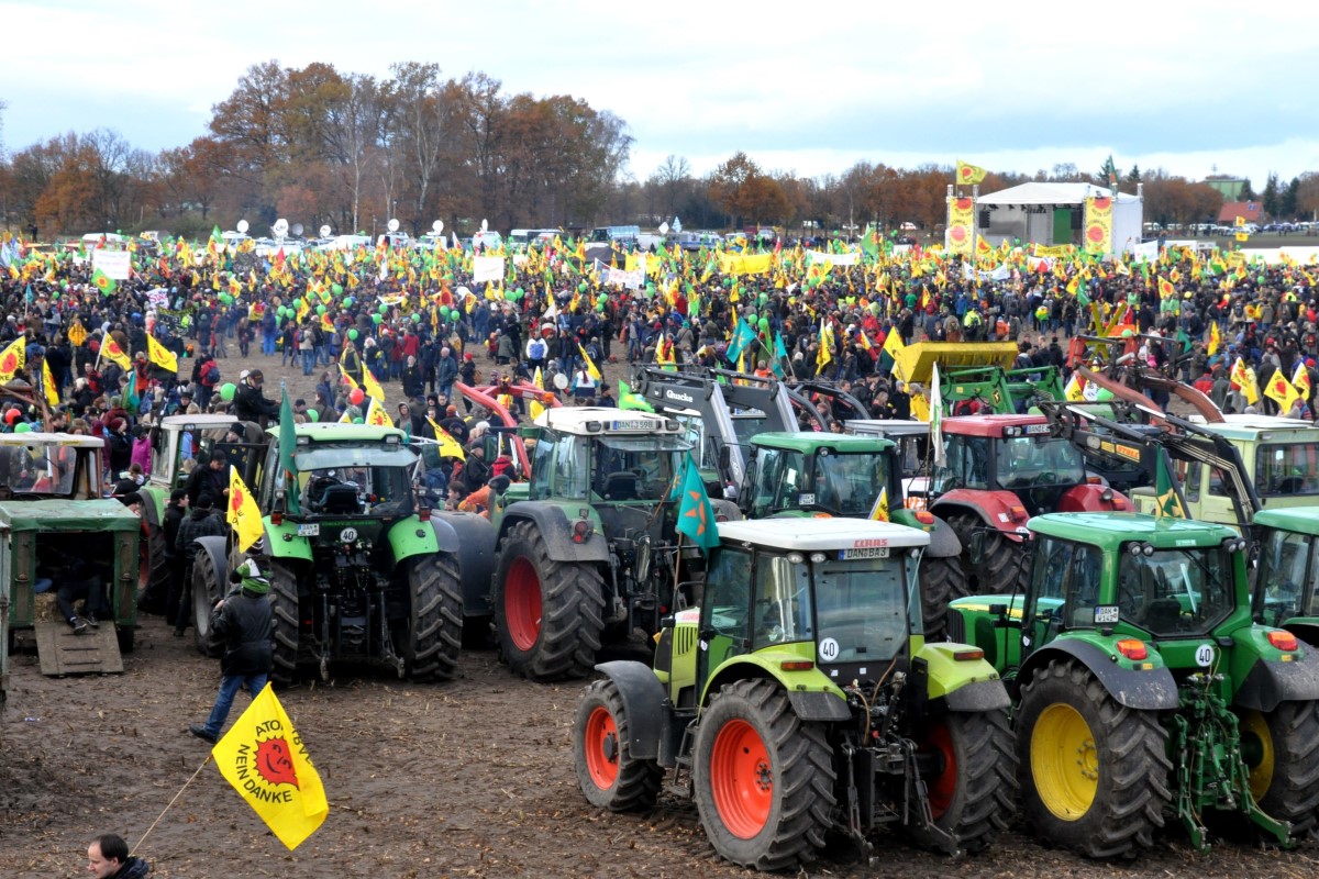 November 2010: Kundgebung vor dem Castortransport. Foto: Lowin
