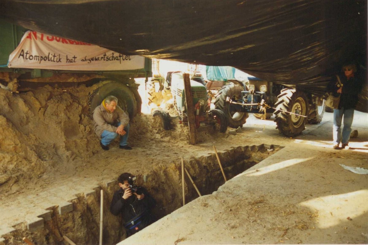 März 1997 - Straßenunterhöhlung bei Castortransport