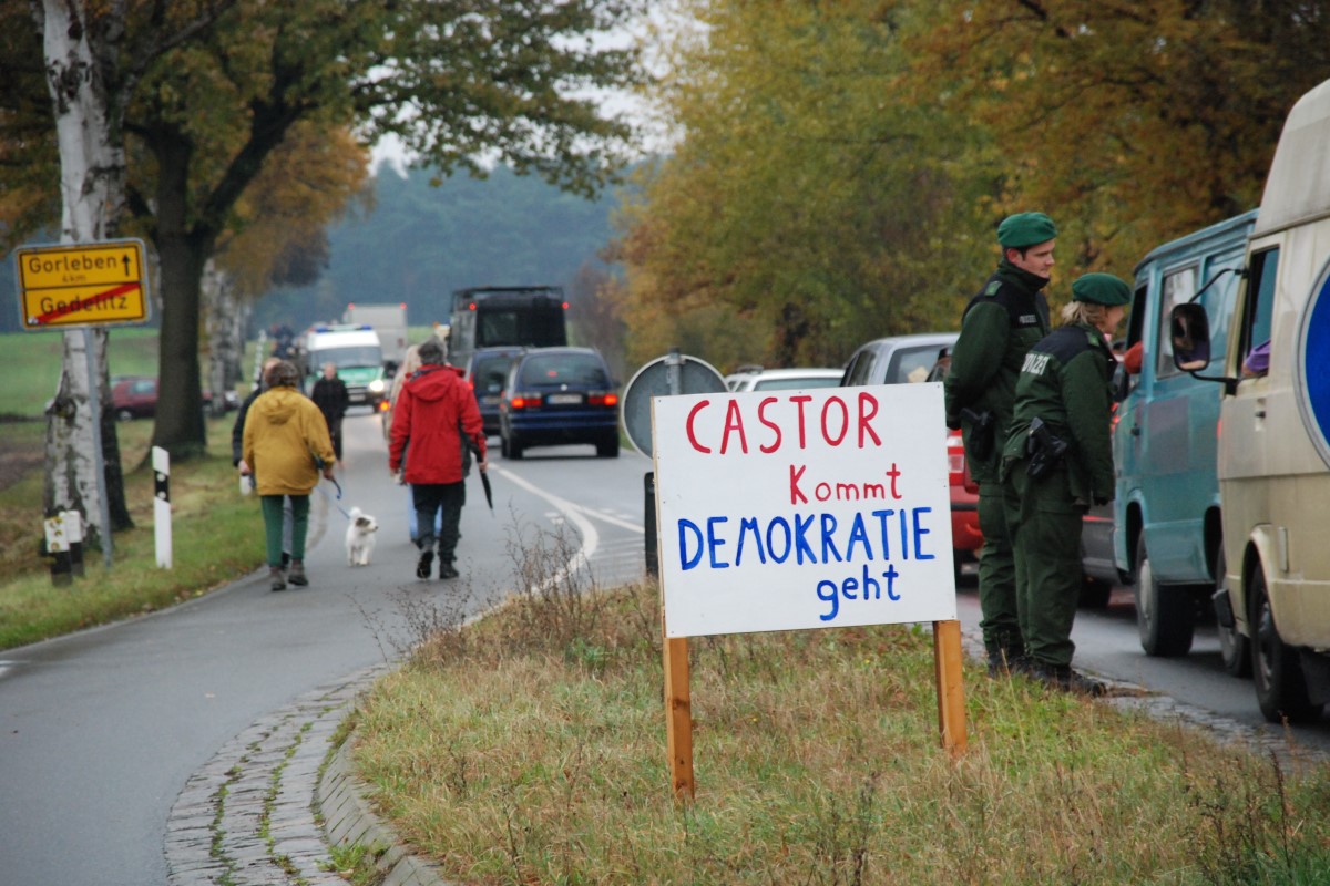 2011: Gedelitz während des Castortransports. Foto: Lowin