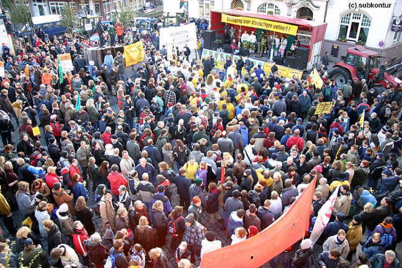 27.03.2001 - Auftaktdemo zu Castorprotest auf dem Marktplatz Dannenberg